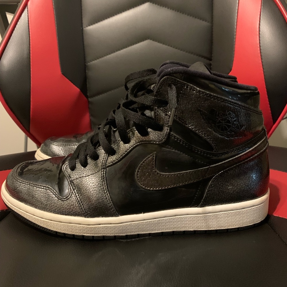 9.5 Used Jordan 1 retro black patent (NO BOX)